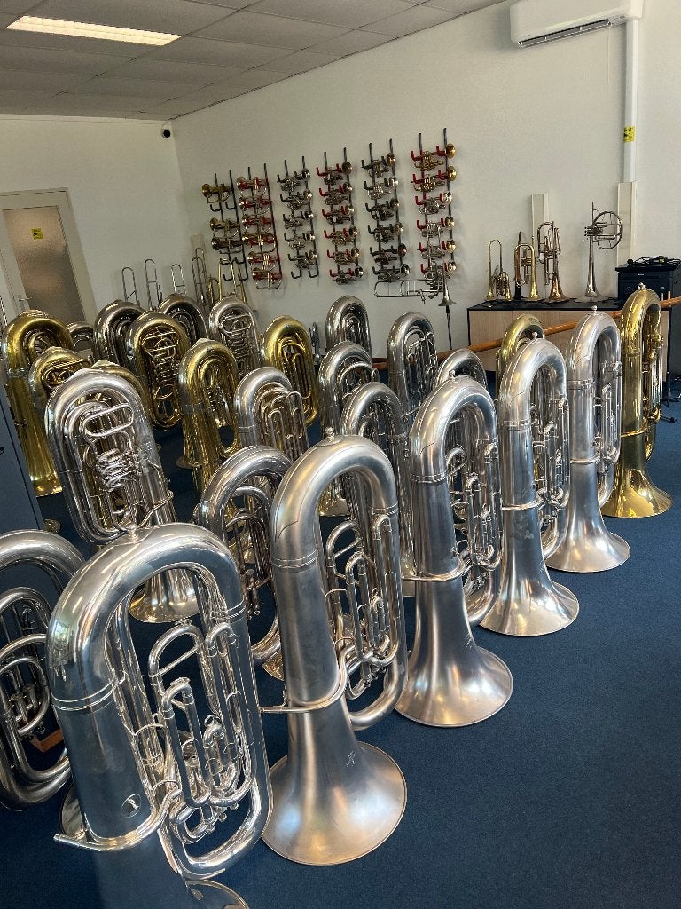 Wij hebben veel gebruikte Bes - Es Tuba's op voorraad!, Muziek en Instrumenten, Ophalen, Gebruikt, Bes-tuba, Met koffer of draagtas