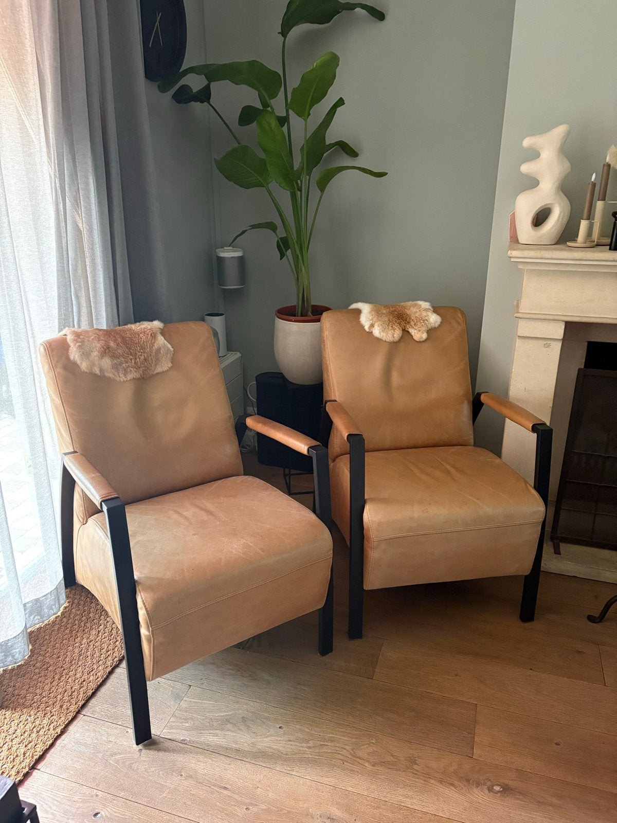 Cognac leren fauteuils met zwart stalen frame, Ophalen, Gebruikt, Twee, Bruin