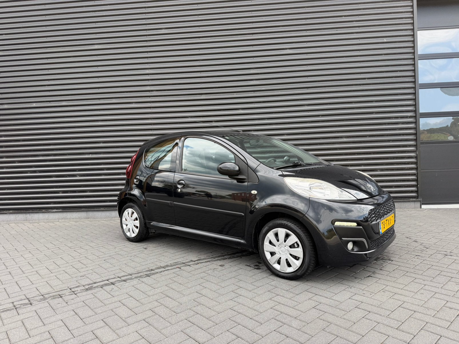 Peugeot 107 5 deurs 2012 facelift deze week 1250€!, Auto's, Volkswagen, Voorwielaandrijving, Stof, 74 pk, Up!