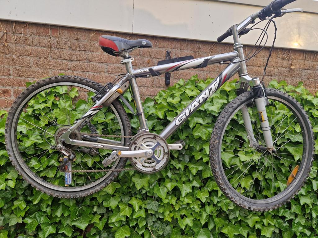 Oudere Giant mountainbike - opknapper met lekke banden, Fietsen en Brommers, Fietsen | Mountainbikes en ATB, Gebruikt, Hardtail