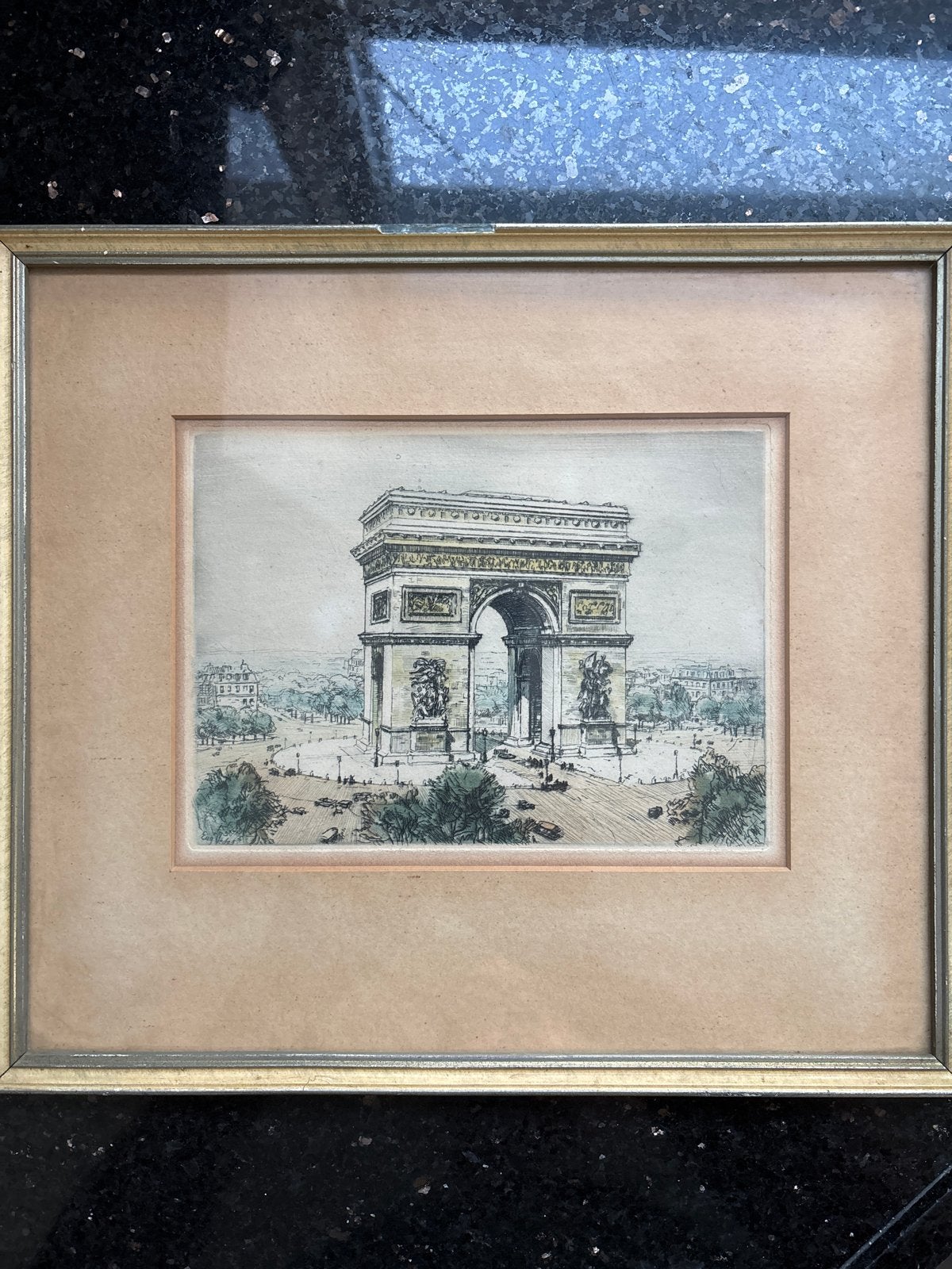 Arc de Triomphe Ets: Eug. Véder. Handgekleurd - Ingelijst, Antiek en Kunst, Handgekleurd, Ets, Stadsgezicht, Ophalen of Verzenden