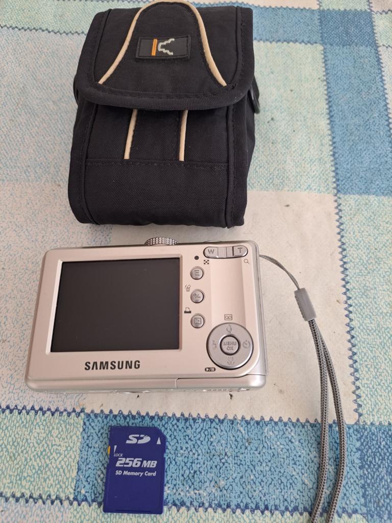 SAMSUNG Digimax Cyber 630  6 megapixels fotocamera, Ophalen of Verzenden, Zo goed als nieuw, Samsung