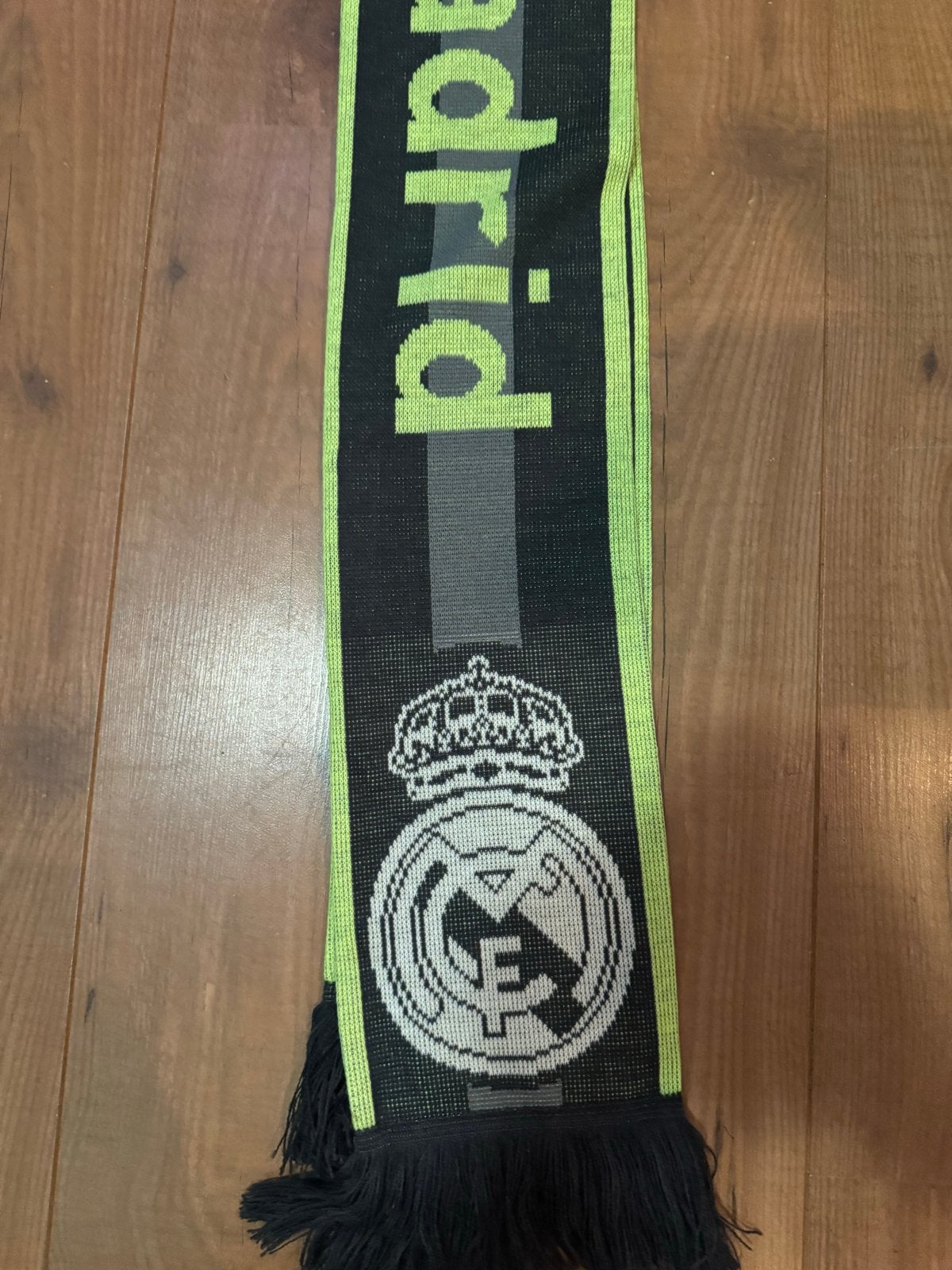 Real Madrid Sjaal - Hala Madrid, Ophalen of Verzenden, Zo goed als nieuw, Sjaal