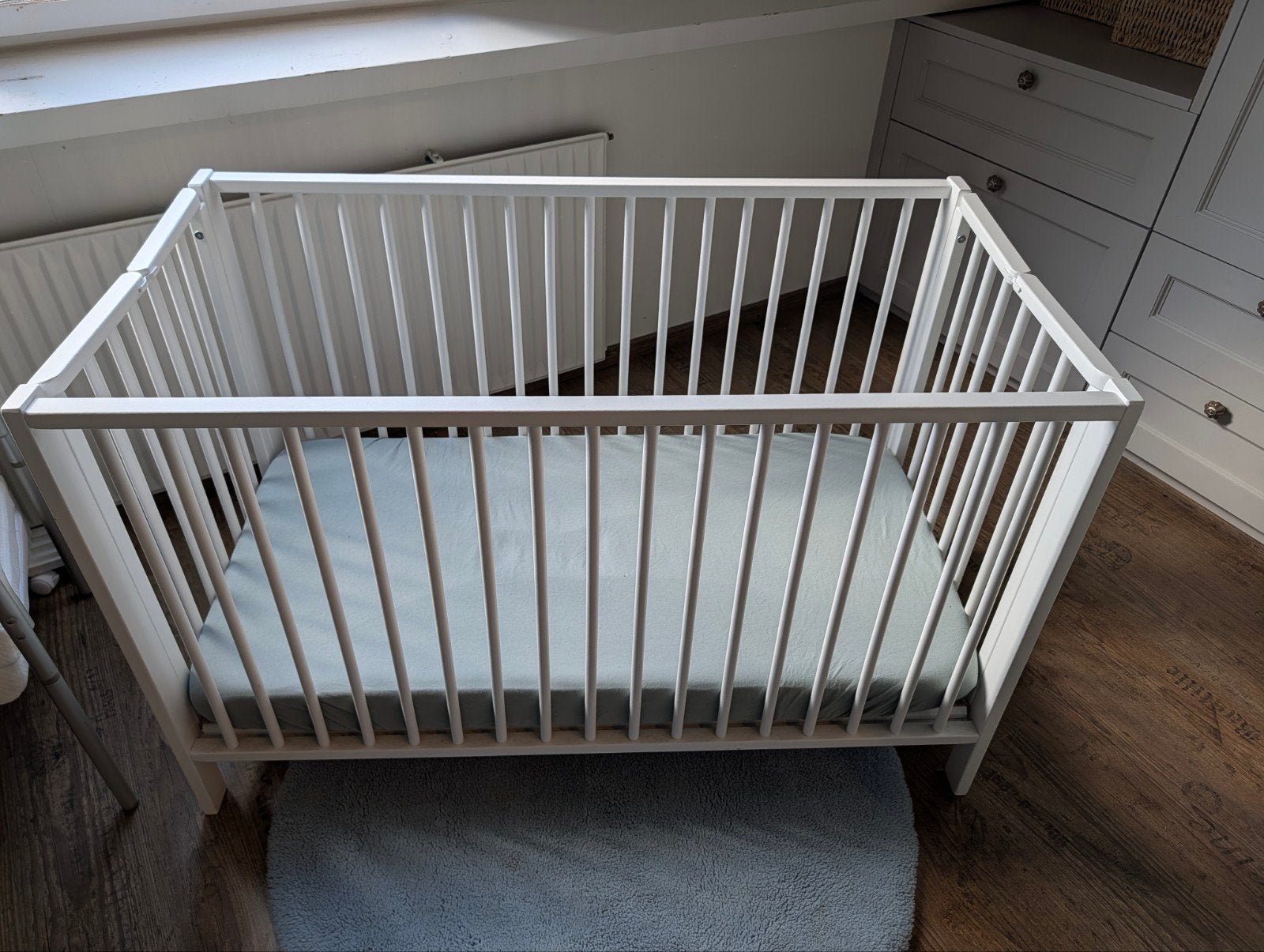 2 inklapbare witte ledikanten incl matras en deken, Kinderen en Baby's, Ophalen, Gebruikt, Ledikant