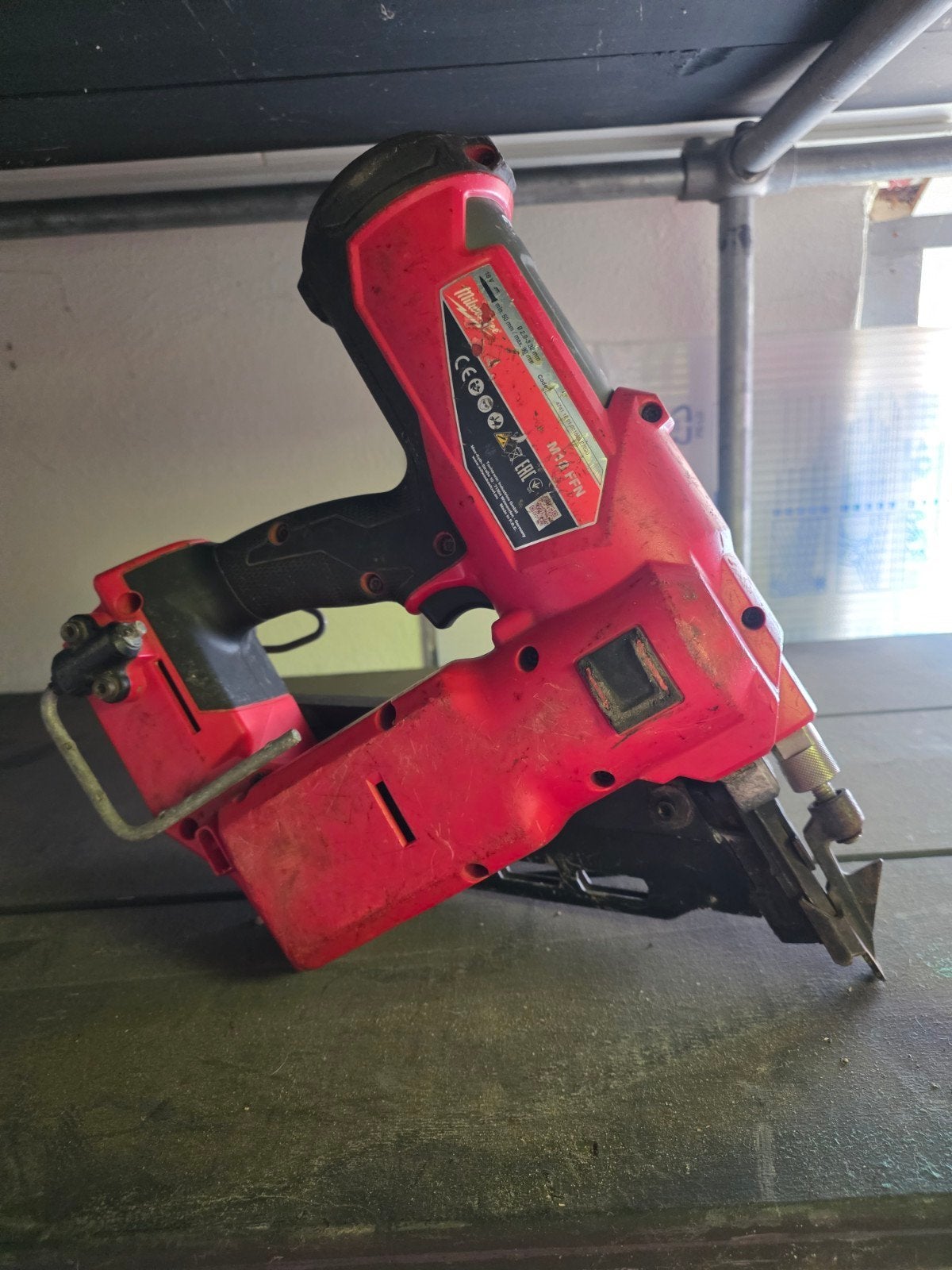 Milwaukee M18 FFN-0C 18V Li-Ion Accu Tacker, Doe-het-zelf en Verbouw, Ophalen of Verzenden, Gebruikt