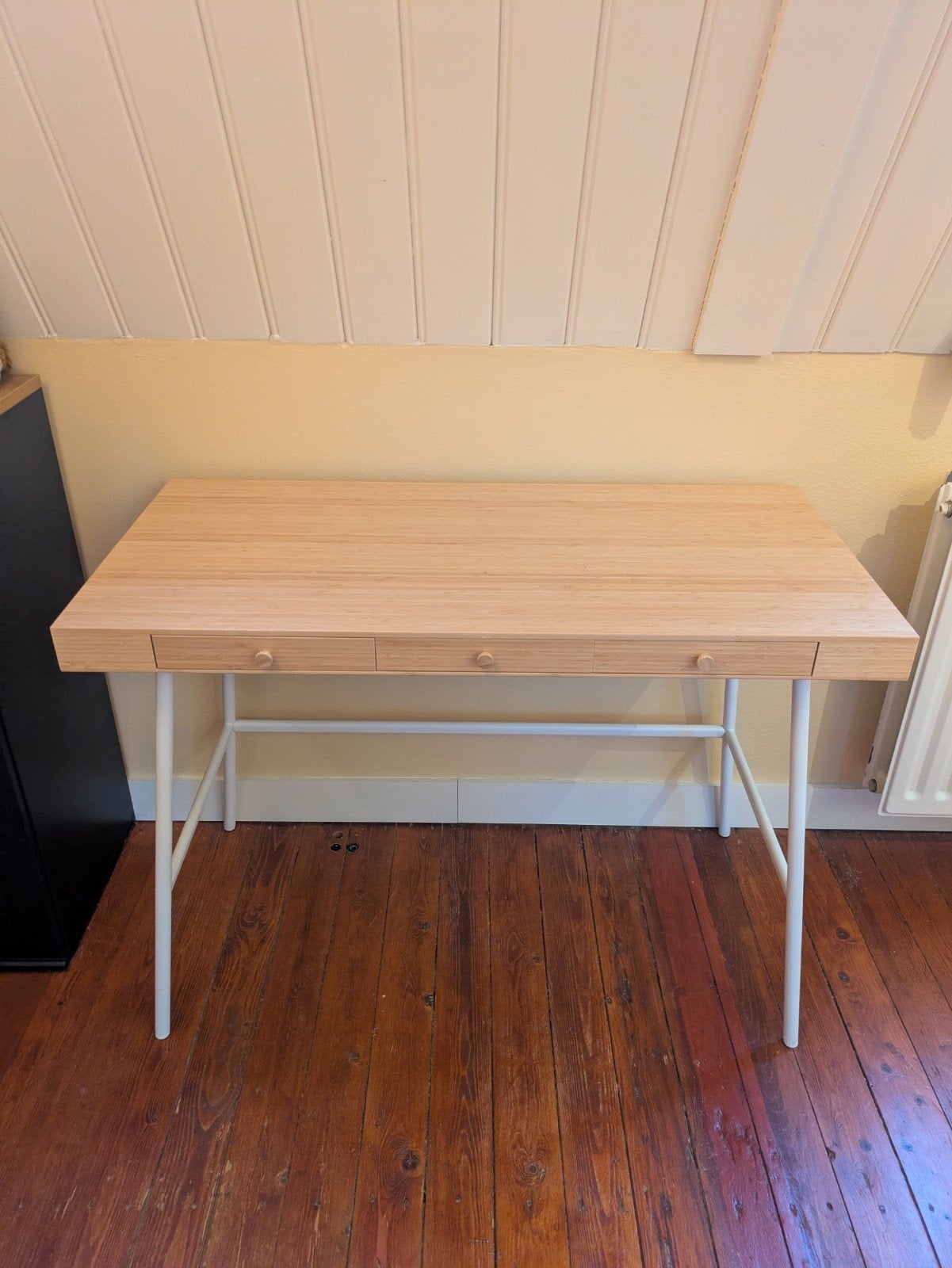 Ikea Bureau Lilassen 102x49cm zo goed als nieuw, Huis en Inrichting, Ophalen, Zo goed als nieuw