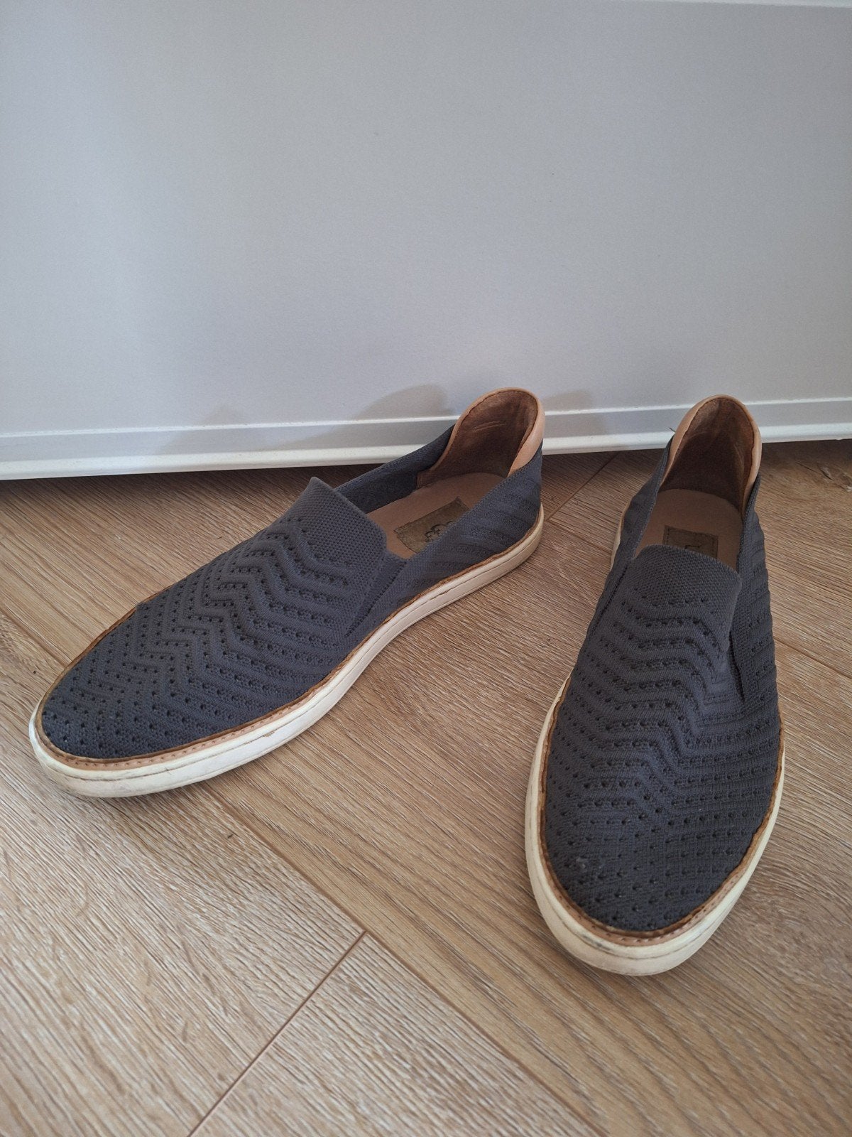 Mooie UGG instappers maat 41!, UGG, Instappers, Ophalen of Verzenden, Grijs