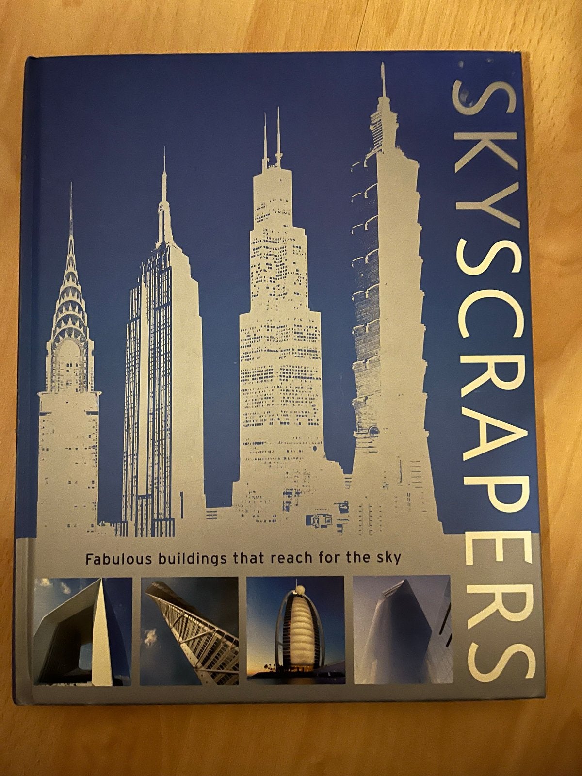 Skyscrapers: Fascinerende gebouwen die de hemel raken, Ophalen of Verzenden, Zo goed als nieuw, Architectuur algemeen