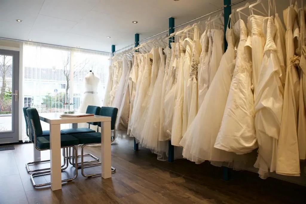 Nieuwe trouwjurken partij 75 stuks & accessoires