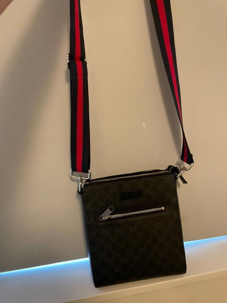 Gucci GG Supreme Messenger Tas Zwart met Webband, Ophalen, Zo goed als nieuw, Zwart, Overige merken