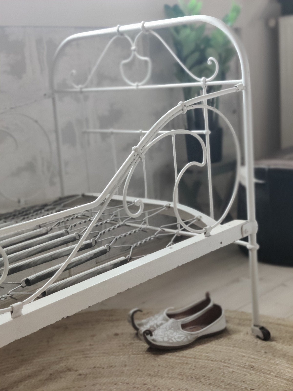 Uniek antiek Brocante Frans spijlenbed van wit metaal, stijl, Huis en Inrichting, Ophalen, Gebruikt, Antiek, prinsessen bed, Eenpersoons