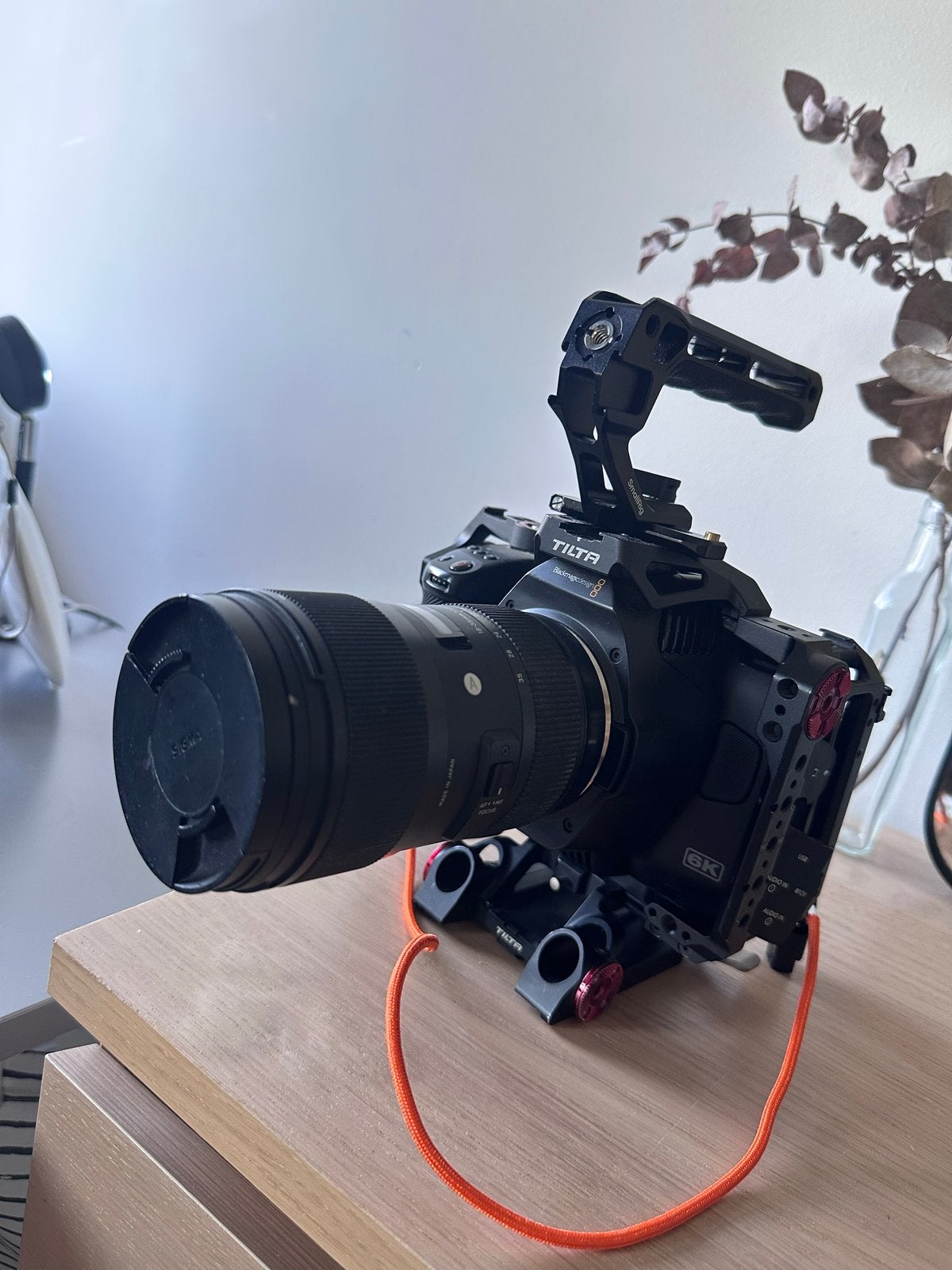 Blackmagic Pocket 6K Pro met Tilta cage en Sigma 18-35mm, Gebruikt, Ophalen of Verzenden, Grip, Cinemacamera