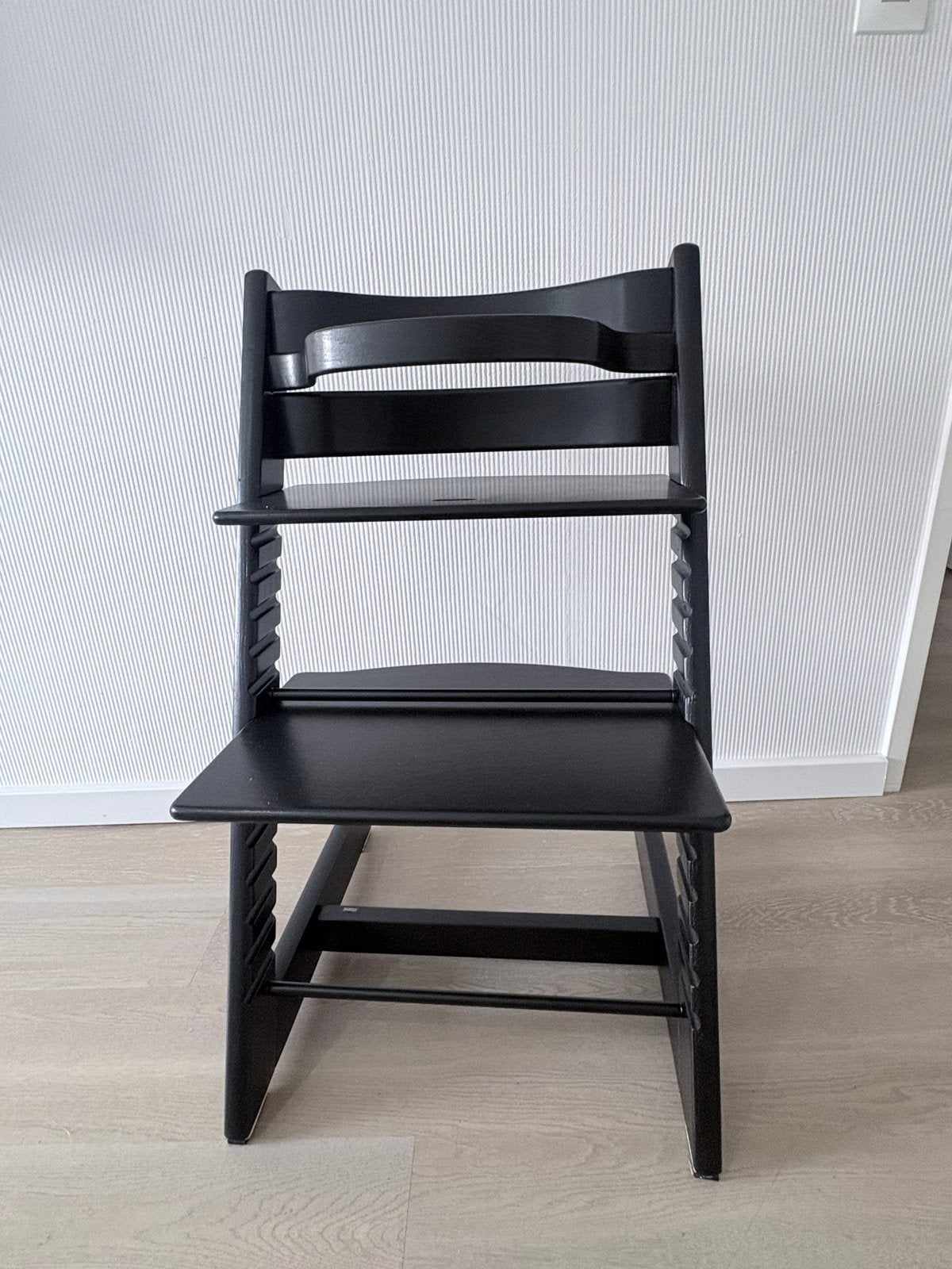 Zwarte Stokke Tripp Trapp Kinderstoel - Zo goed als nieuw, Ophalen, Zo goed als nieuw, Meegroeistoel, Aanschuifbaar