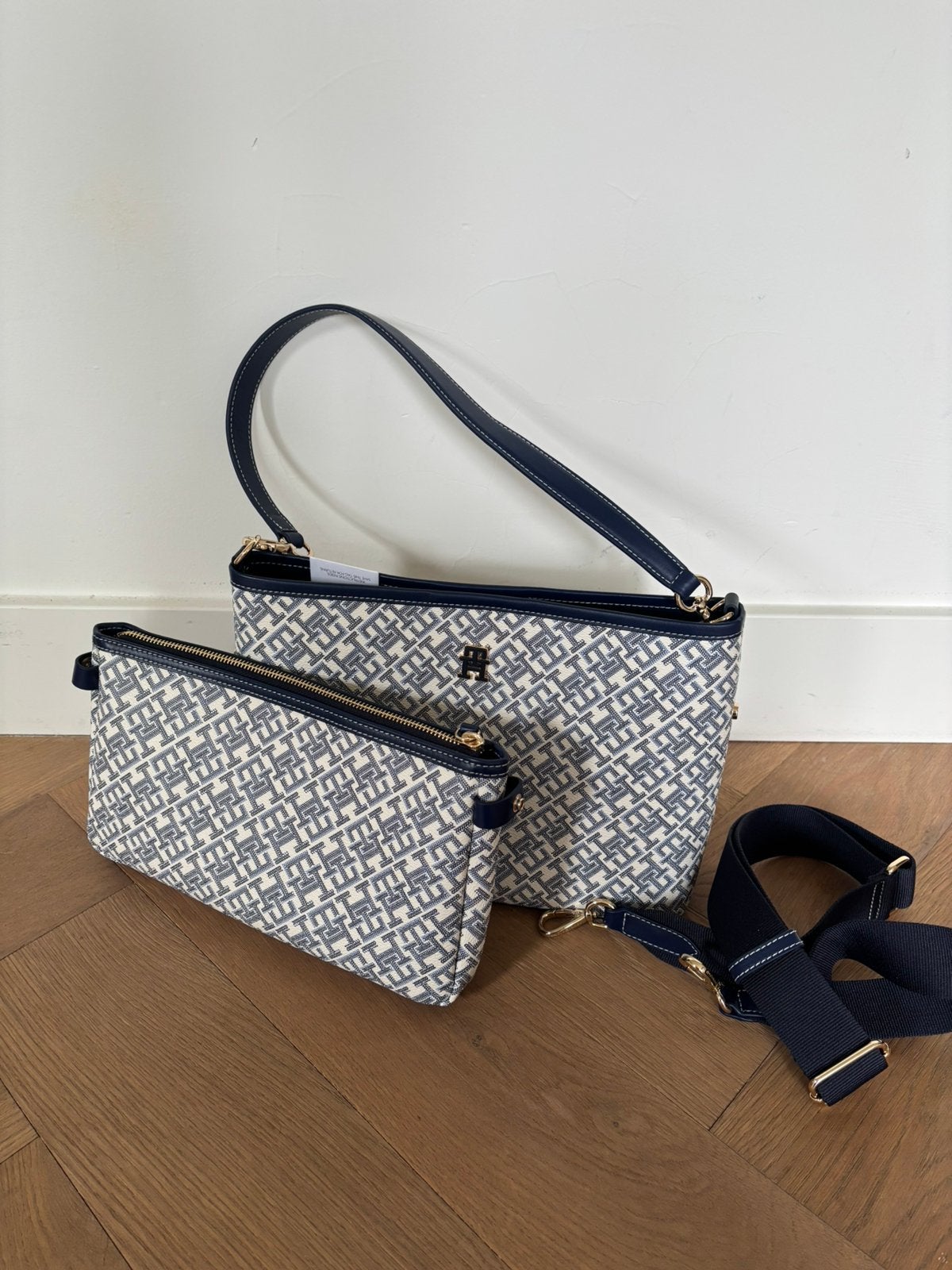 Monogram tas Tommy hilfiger, Ophalen of Verzenden, Zo goed als nieuw, Blauw, Schoudertasje