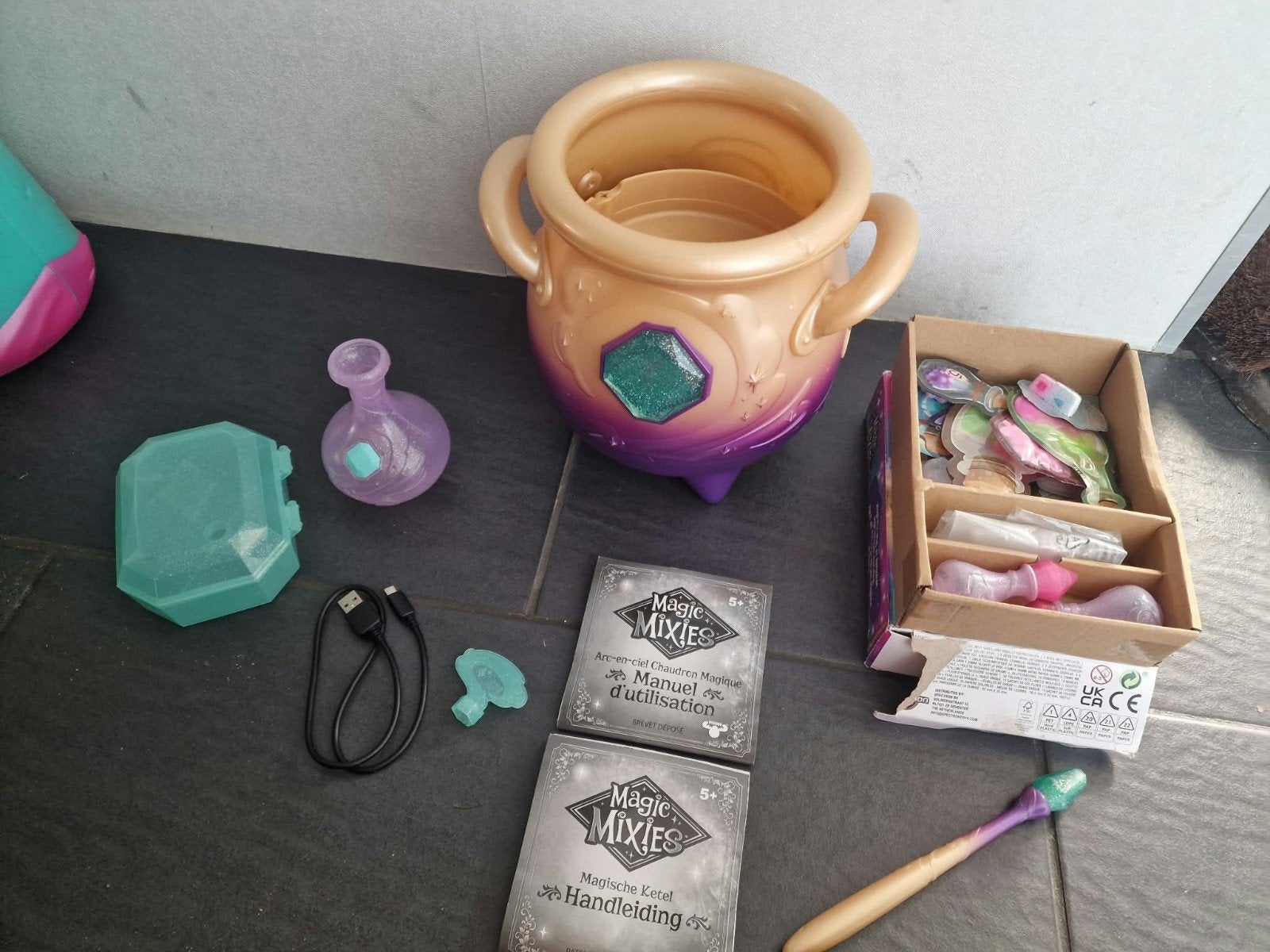 Magic Mixies Magische Ketel met Pluche Dier, Ophalen of Verzenden, Zo goed als nieuw, Jongen of Meisje