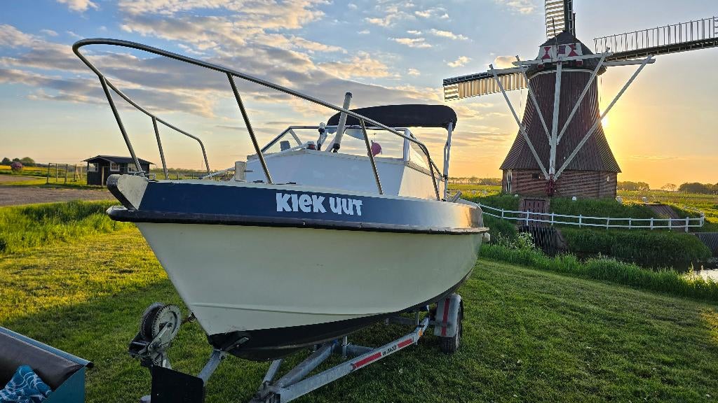 Mooie tour / vis boot, Watersport en Boten, Vis- en Consoleboten, Gebruikt, Met afstandsbediening, Elektrische start, Viertaktmotor