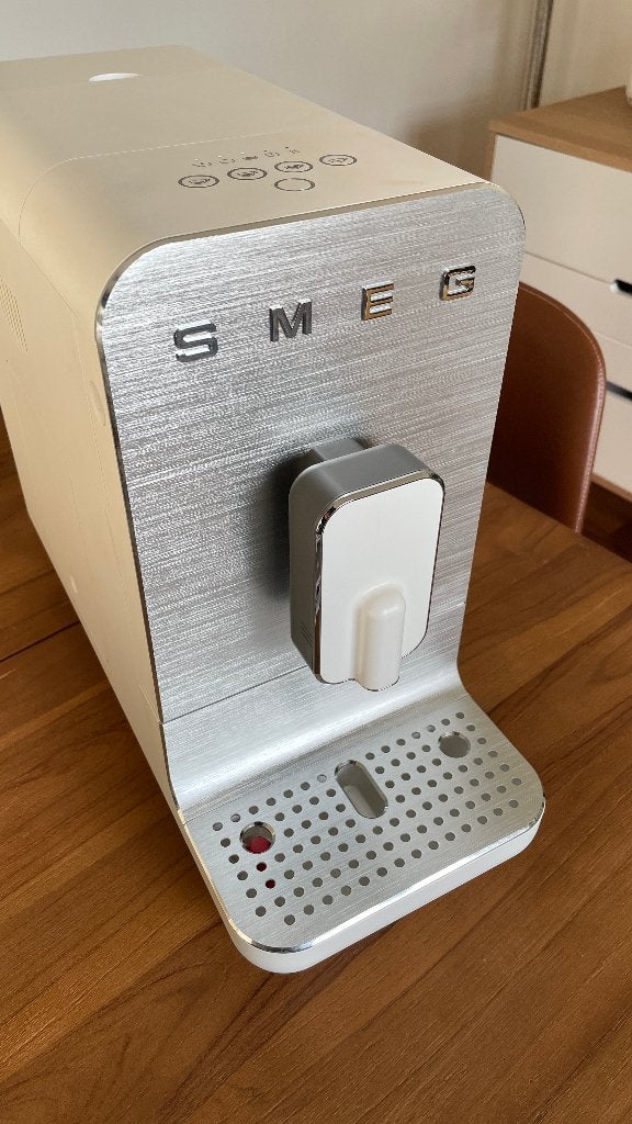 Smeg BCC01 Fully Automatic Espresso Coffee Machine, Witgoed en Apparatuur, Koffiezetapparaten, Ophalen, Afneembaar waterreservoir