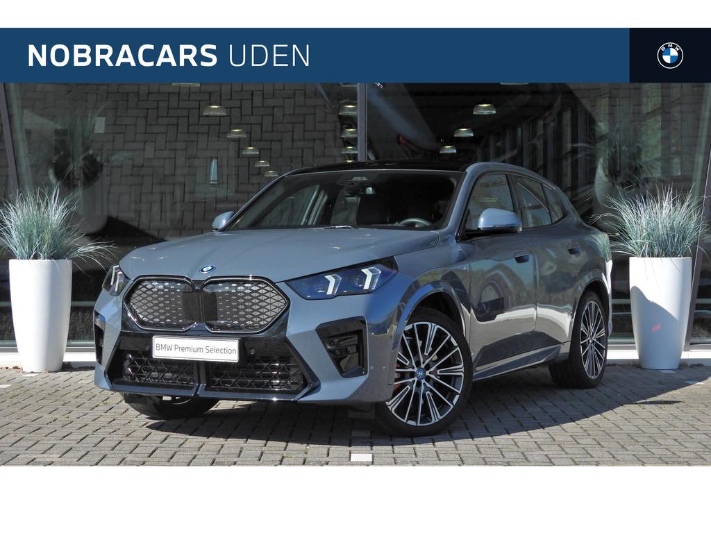 BMW iX2 eDrive20 High Executive M Sport / Panoramadak / Spor, Auto's, BMW, 478 km, Met garantie (alle), 204 pk, SUV of Terreinwagen