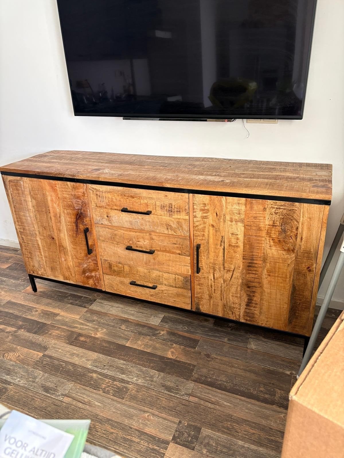 Massief mangohouten dressoir met 3 lades en 2 deuren, Met lade(s), 150 tot 200 cm, Zo goed als nieuw, 25 tot 50 cm