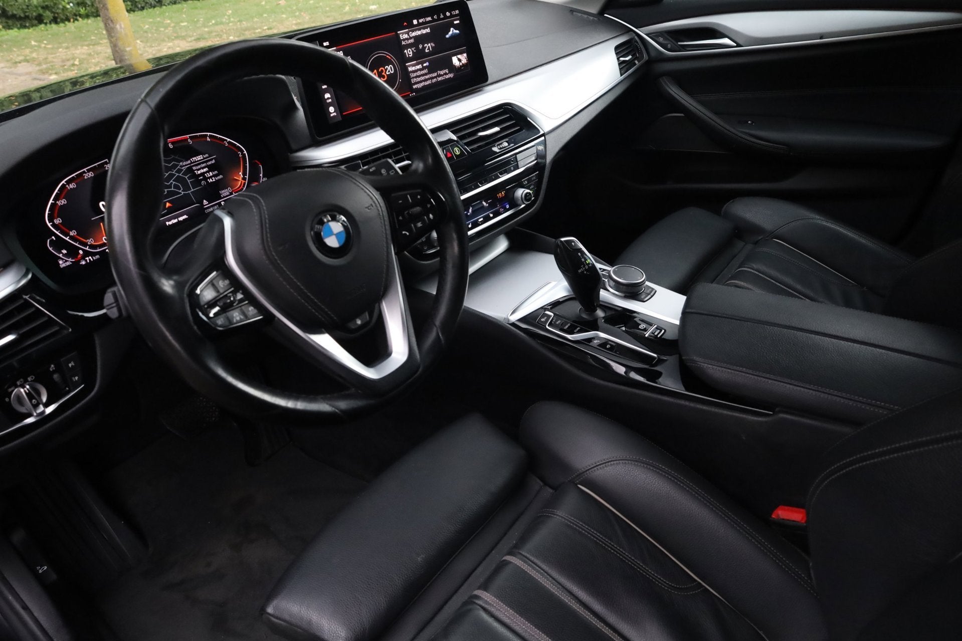 BMW 5-serie Touring 520d High Executive Aut. | Facelift | 20, Auto's, Automaat, Dealer onderhouden, 2000 kg, Automatische klimaatregeling