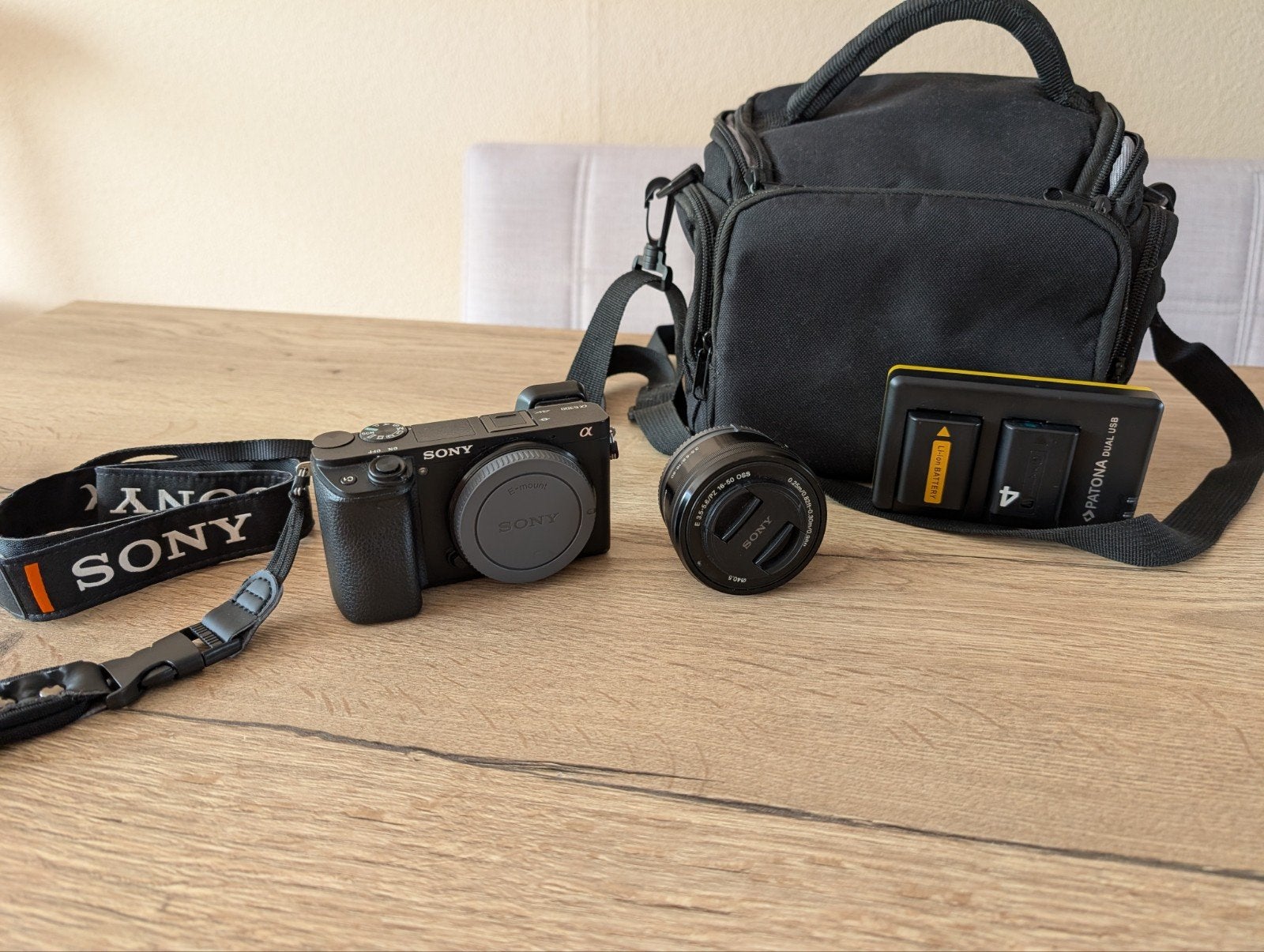 Sony A6300 Systeemcamera met 16-50mm kitlens en accessoires, Ophalen