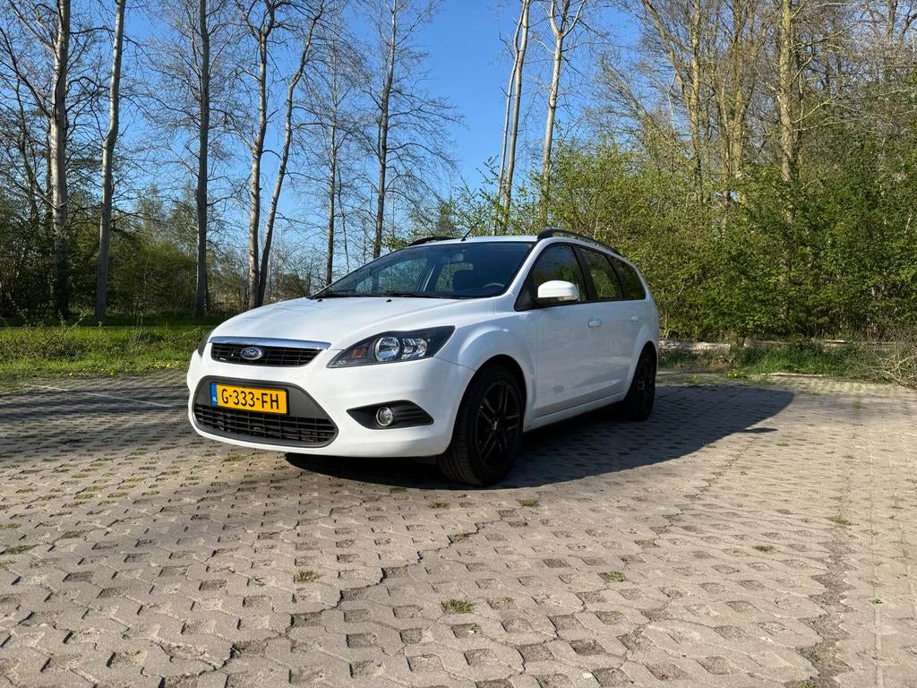 Ford Focus 1.6 16V benzine 100PK 2009 wit. NIEUWE APK!, Auto's, 1596 cc, 4 cilinders, 635 kg, 100 pk