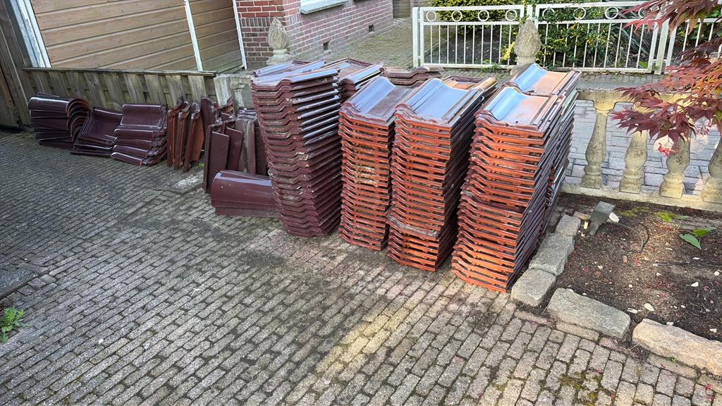 Gratis af te halen dakpannen. !! Restpartij. !! In Enschede, Ophalen, Steen of Klei, Zo goed als nieuw, 15 m² of meer