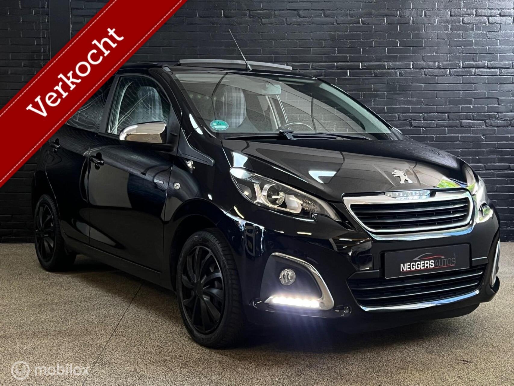 Peugeot 108 Cabrio Allure Top LED CRUISE CARPLAY CAMERA, Gebruikt, Cabriolet, Zwart, Bedrijf