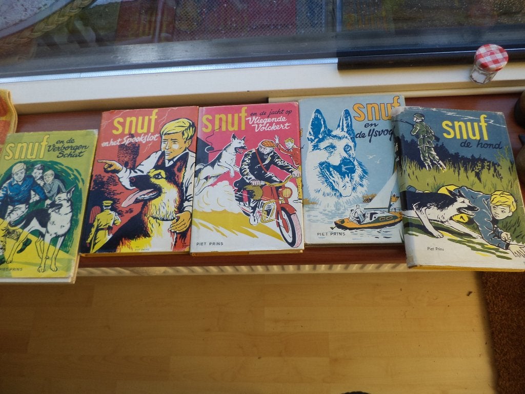 5x SNUF de hond, Piet Prins, org uitgave, stofomslag, keurig, Boeken, Ophalen of Verzenden, Gelezen