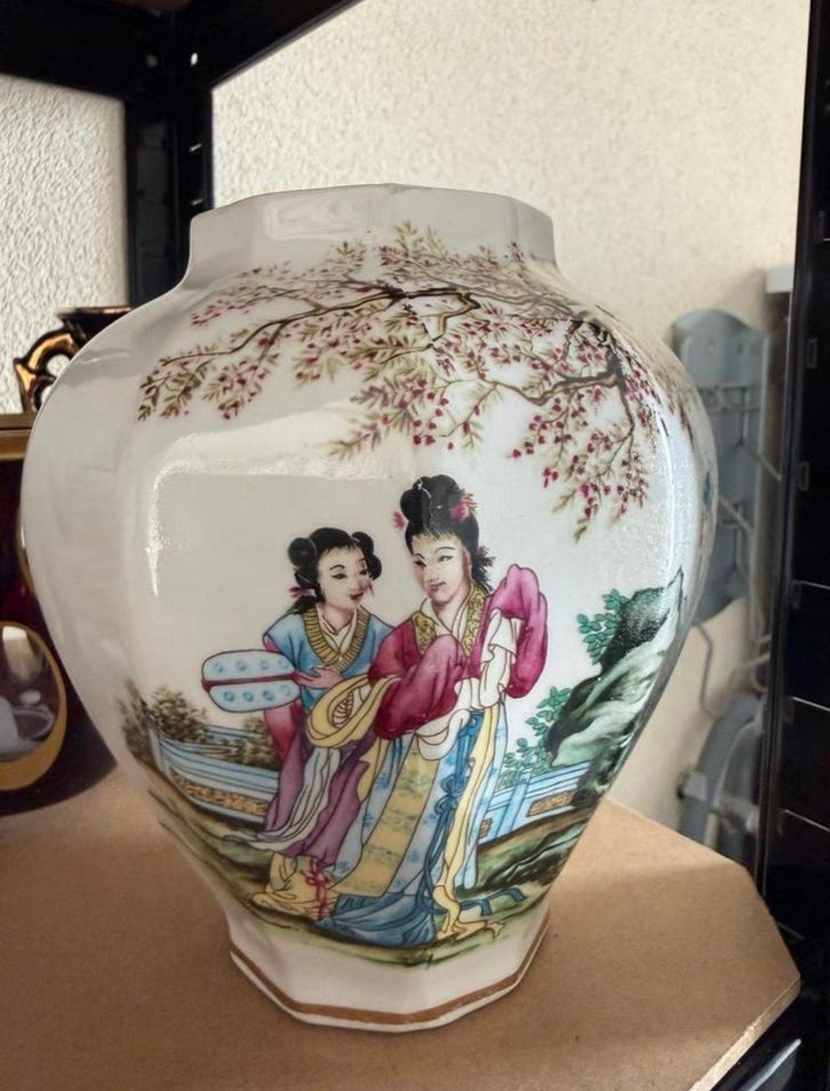 Antieke Chinese Vaas met Handgeschilderde Scènes, Ophalen of Verzenden