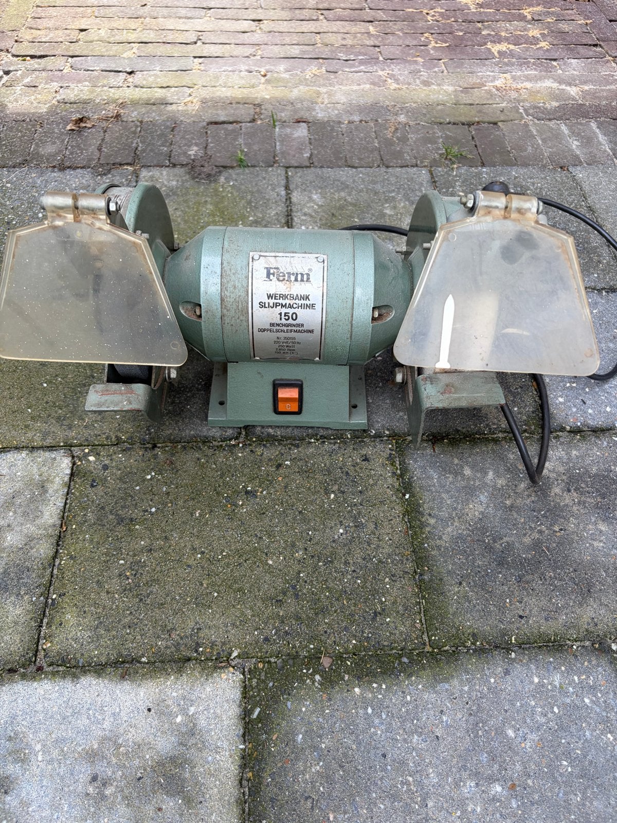 Ferm Werkbank Slijpmachine 150 - Dubbele Slijpmachine, Ophalen of Verzenden, Gebruikt, Minder dan 700 watt, Werkbankslijpmachine