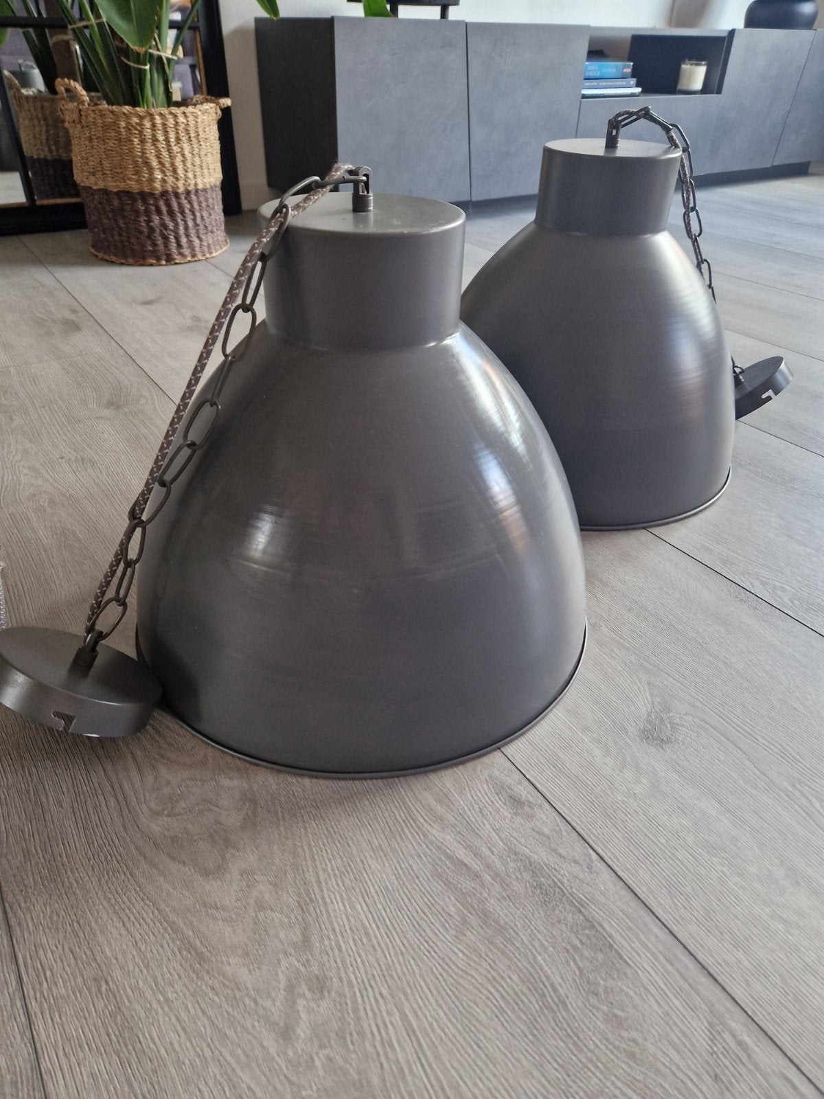 GRATIS! 2 grote industriële hanglampen, Ophalen of Verzenden, Zo goed als nieuw, Metaal