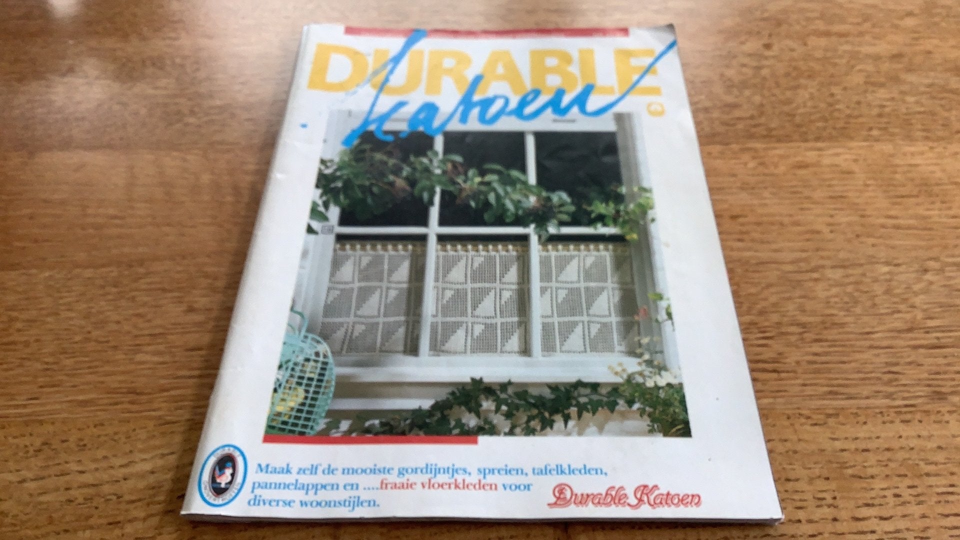 Durable Katoen Handwerkboek: Gordijnen, Kleden & Meer / 1987, Boeken, Ophalen of Verzenden, Gelezen, Breien en Haken