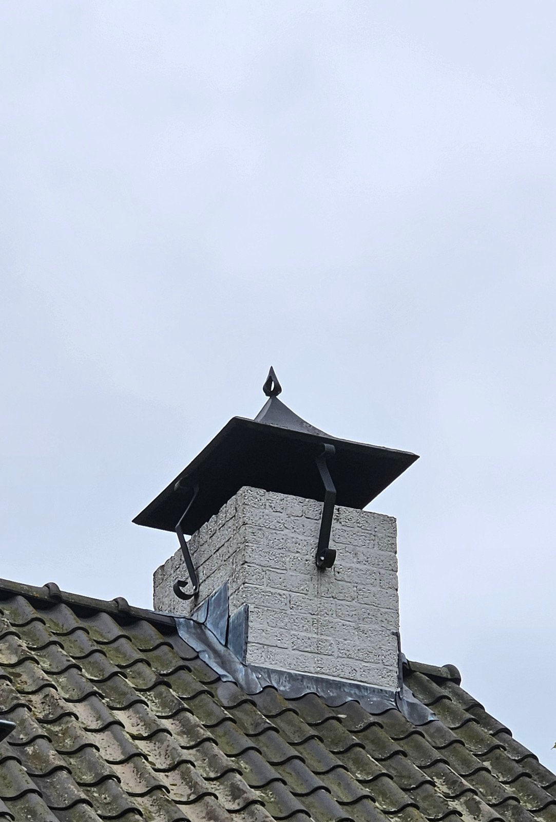 Schoorsteenkap met sierlijke afwerking, Ophalen, Gebruikt