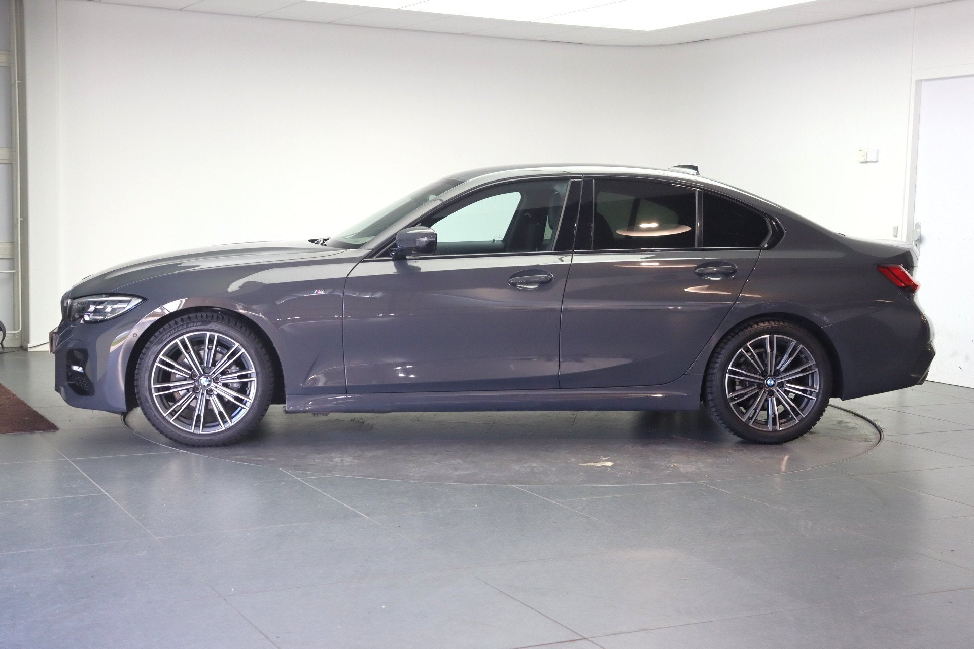BMW 3 Serie 318i Executive M Sport Automaat / Sportstoelen /, Auto's, Achterwielaandrijving, Gebruikt, Met garantie (alle), Origineel Nederlands