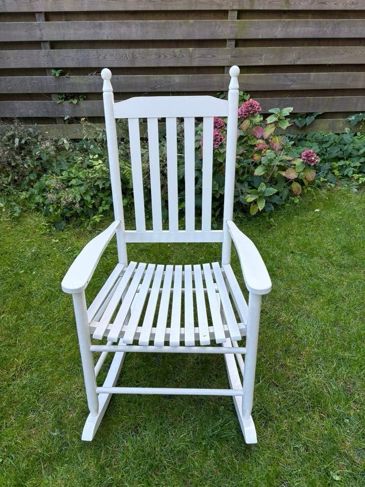 White Rocking Chair - Perfect for a baby nursery or kid room, Huis en Inrichting, Ophalen, Gebruikt, Wit, Eén