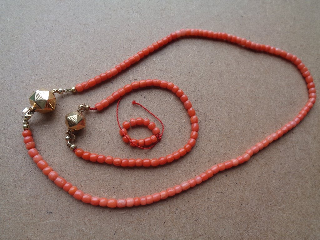 set engelen huid koraal met 14 krt gouden bol sluiting, Ophalen of Verzenden, Goud, Ketting, Met edelsteen