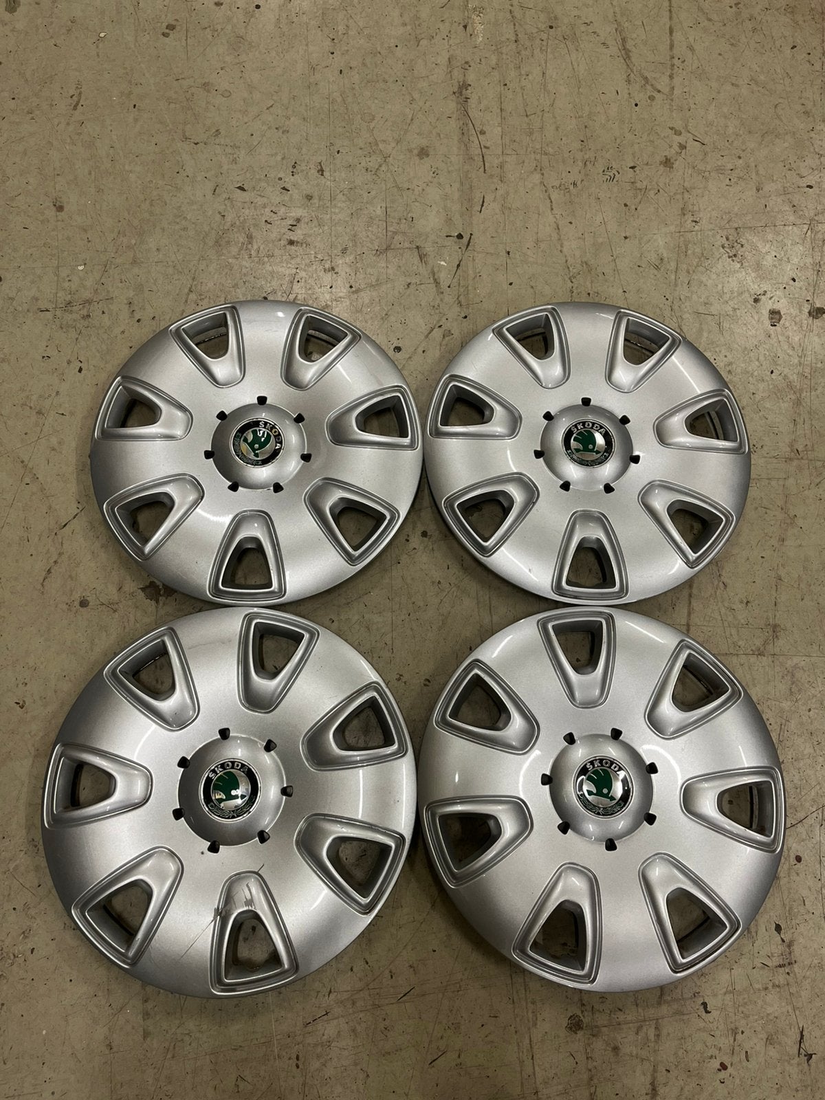Skoda wieldoppen 16 inch, Auto diversen, Ophalen of Verzenden, Gebruikt