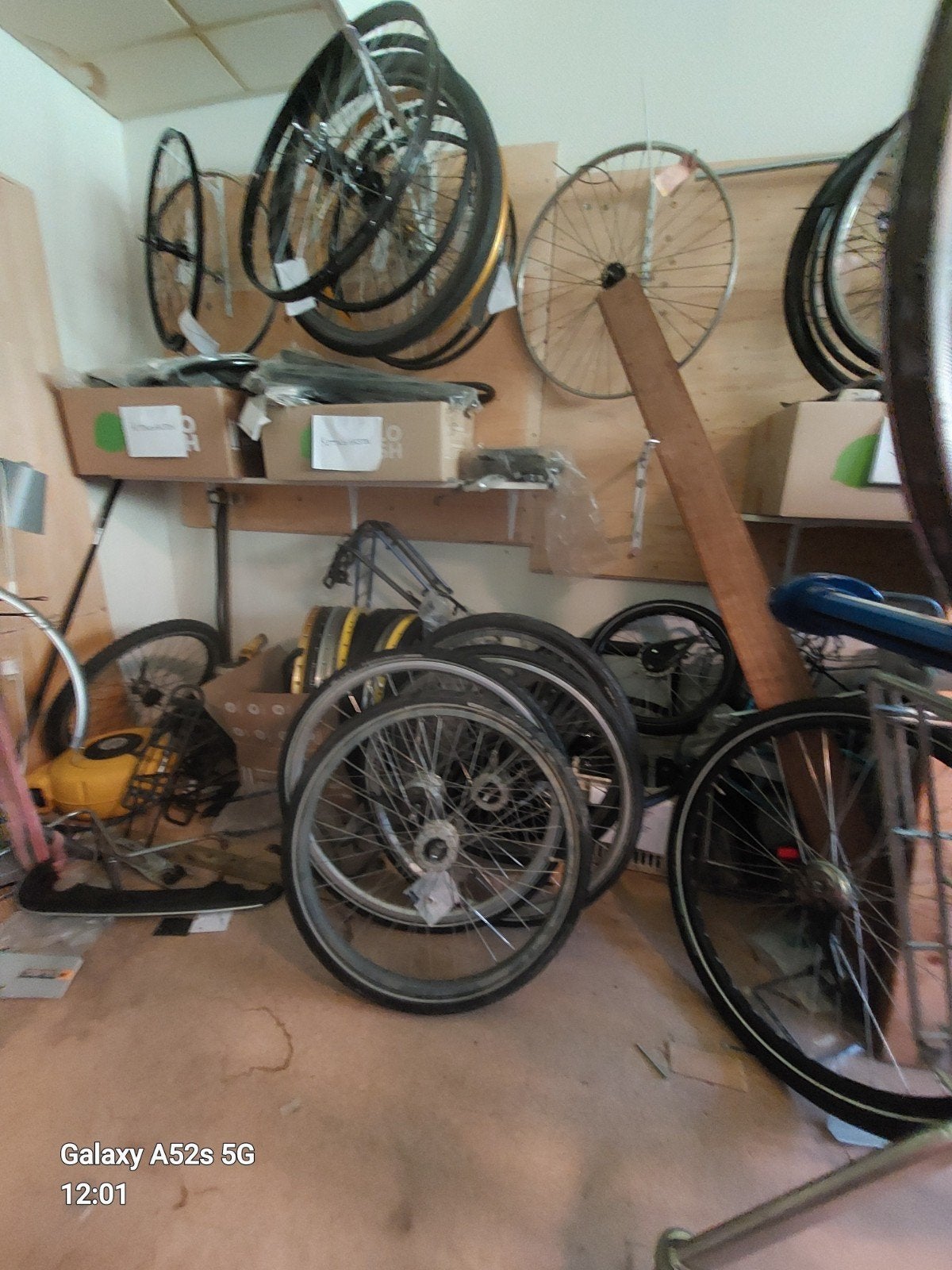 Diverse fiets onderdelen - Wielen, frames, kettingkasten, Gebruikt, Overige materialen, Ophalen of Verzenden, Diverse