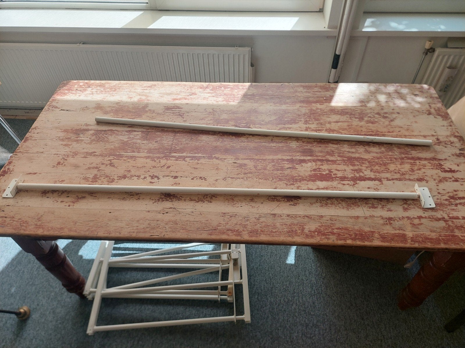 Raambeveiliging, 141cm lang incl. bevestigings beugel, Ophalen, Gebruikt, IJzer, Schuif of Grendel