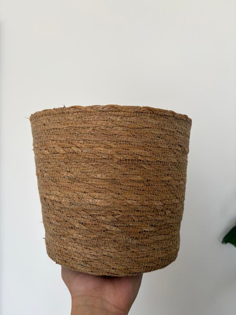 Rieten plantenpot met plastic, Tuin en Terras, Bloempotten, Overige materialen, Gebruikt, Rond, Binnen