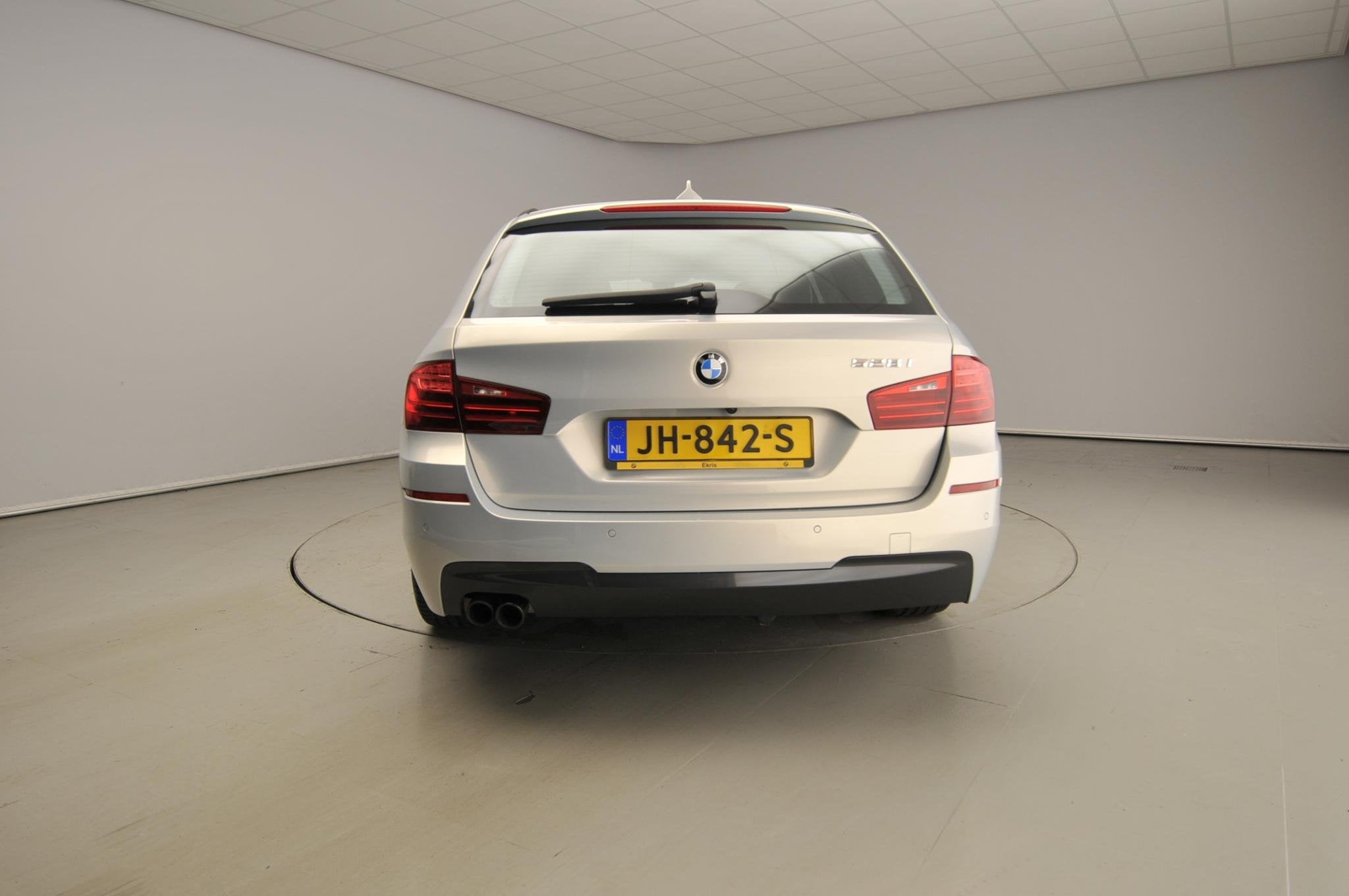 BMW 5 Serie Touring 528i M-Sportpakket / Trekhaak / Panorama, Automaat, Gebruikt, 4 cilinders, 2000 kg