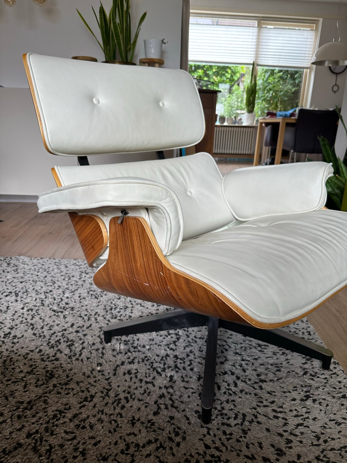 Eames Lounge Chair replica - Wit leer en hout, Huis en Inrichting, Ophalen, Gebruikt, Wit, Eén