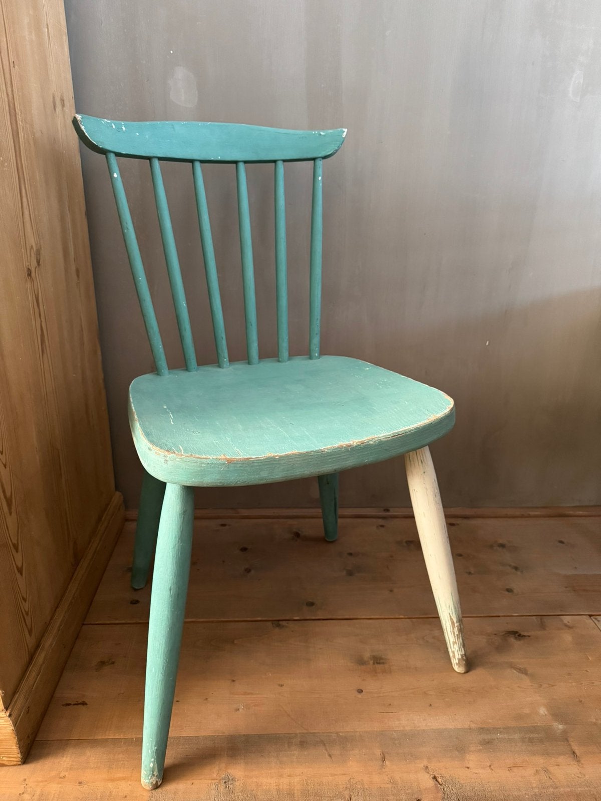 Houten vintage verweerde spijlenstoel stoel, Ophalen