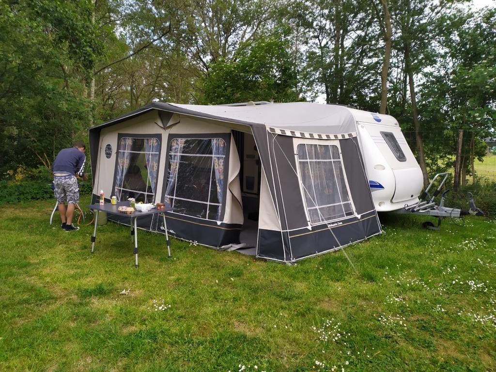 Hobby Excellent Easy 460 ufe 2004 Voortent en luifel, Rondzit, Hobby, Frans bed, Particulier