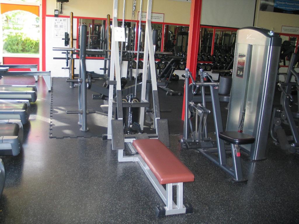 Wegens vernieuwingen fitness apparaten met steekgew., Sport en Fitness, Fitnessapparatuur, Ophalen, Gebruikt, Metaal, Krachtstation