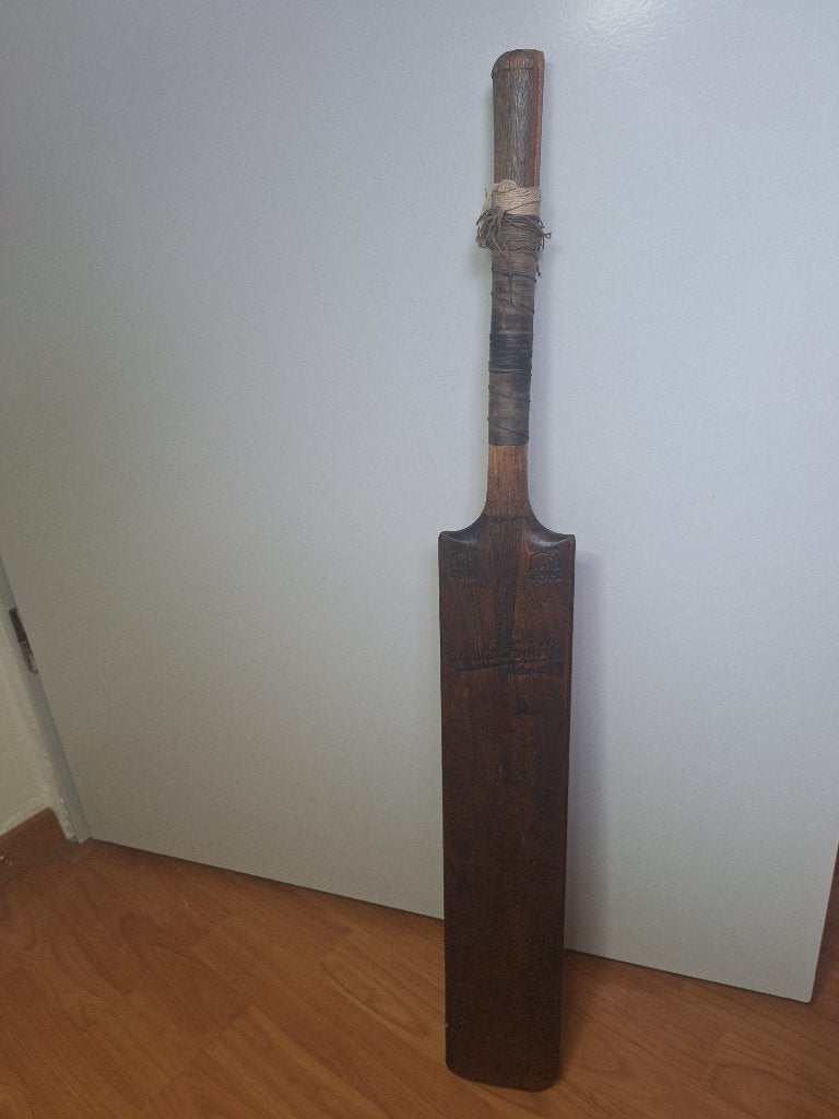 Antiek cricketbat met inscriptie, rond 1890., Ophalen