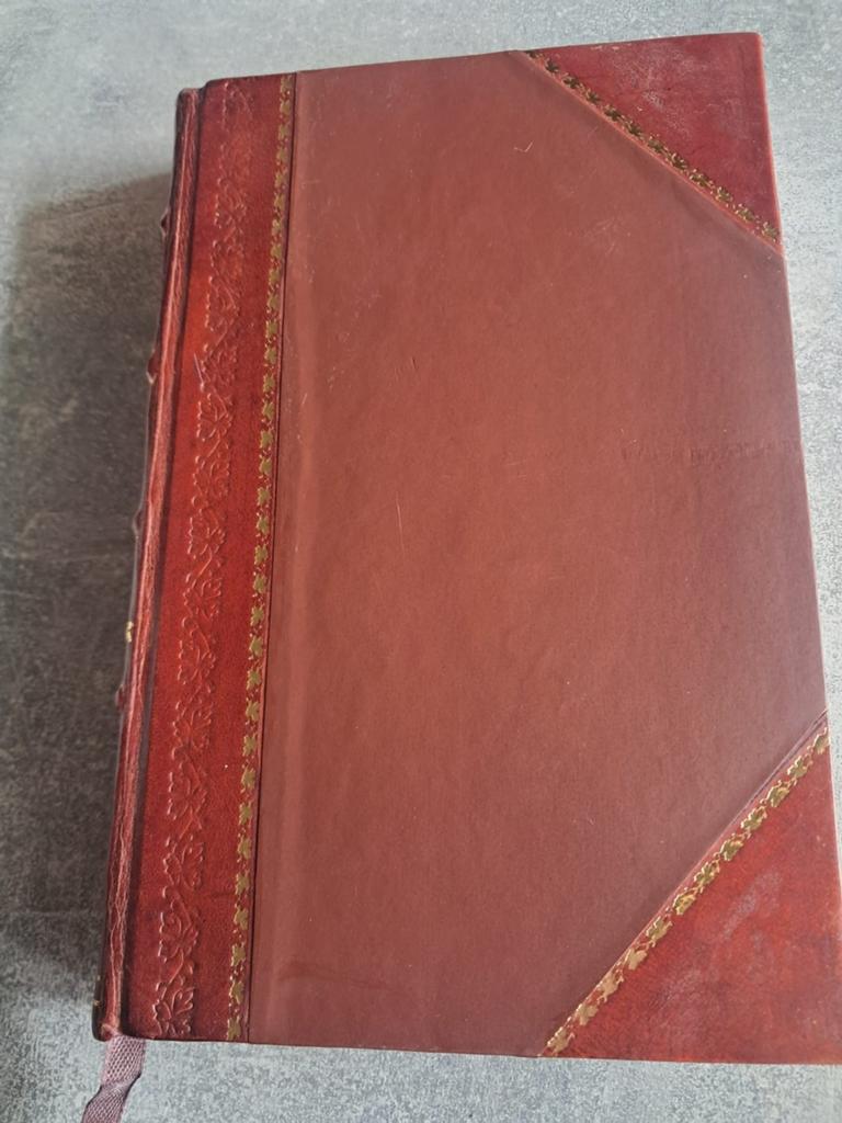 boek uit India : 'Out of the Sky'  door The Nininger, Ophalen of Verzenden, Zo goed als nieuw, The Nininger, Wereld overig