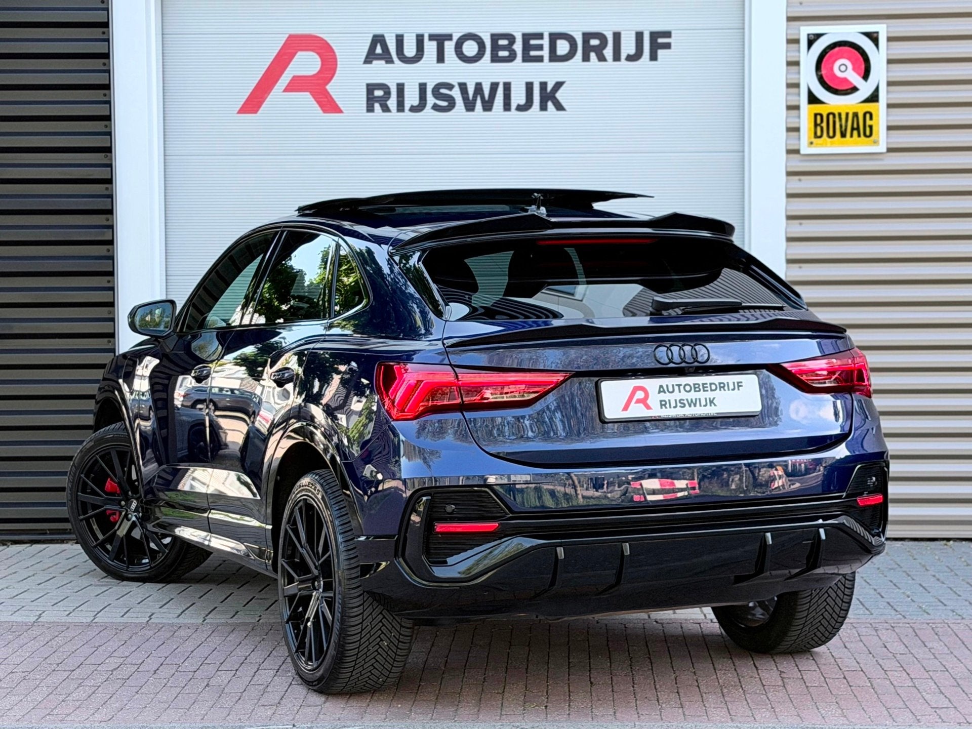 Audi Q3 Sportback 45 TFSI e S Edition Pano/360/Keyless/Sonos, Auto's, 12 maanden, Gebruikt, Euro 6, Blauw