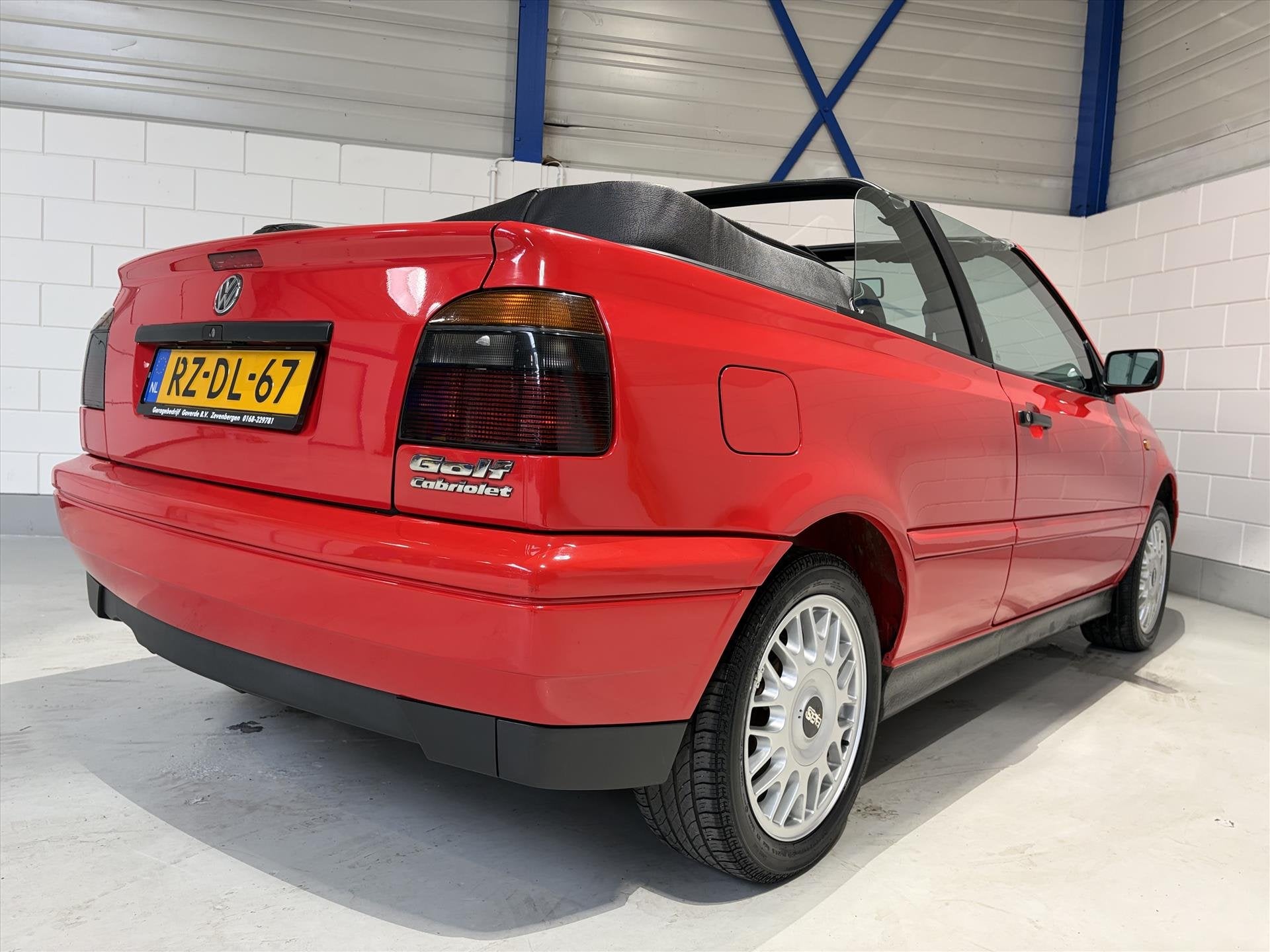 Volkswagen Golf 1.8 CABRIOLET 75pk Milestone, Cruise, 73dkm,, Auto's, Oldtimers, Voorwielaandrijving, Stof, Zwart, Cabriolet